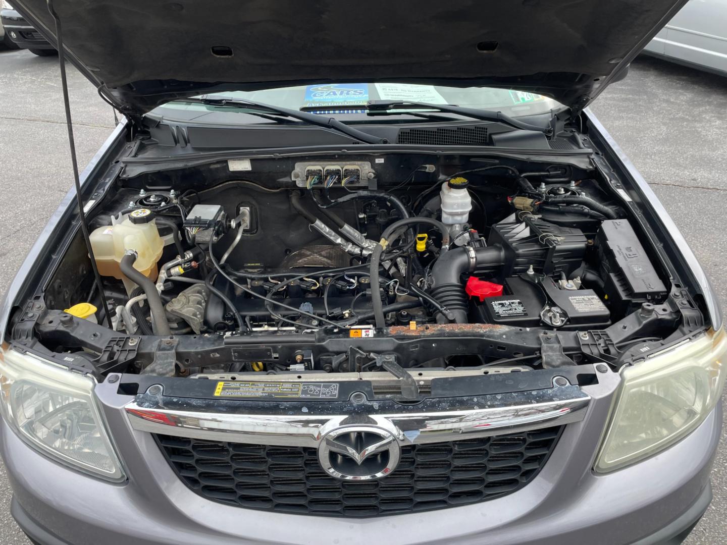 2008 grey Mazda Tribute i Grand Touring 4WD (4F2CZ92Z58K) with an 2.3L L4 DOHC 24V engine, 4-Speed Automatic Overdrive transmission, located at 101 N. Main Street, Muncy, PA, 17756, (570) 546-5462, 41.207691, -76.785942 - Photo#10